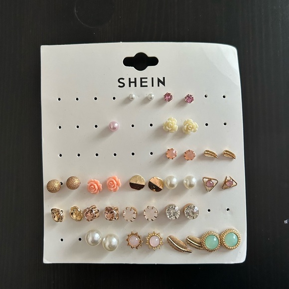 Variety of brand new earrings - Picture 1 of 4